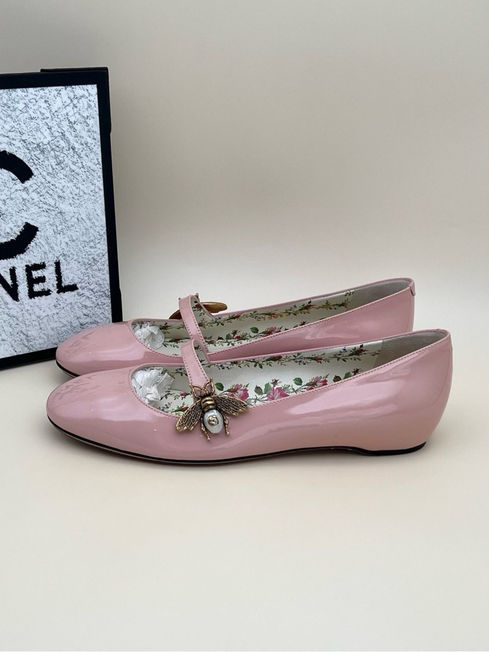🚩steal Gucci Pink Patent Leather Mary Jane Flats with Bee Charm